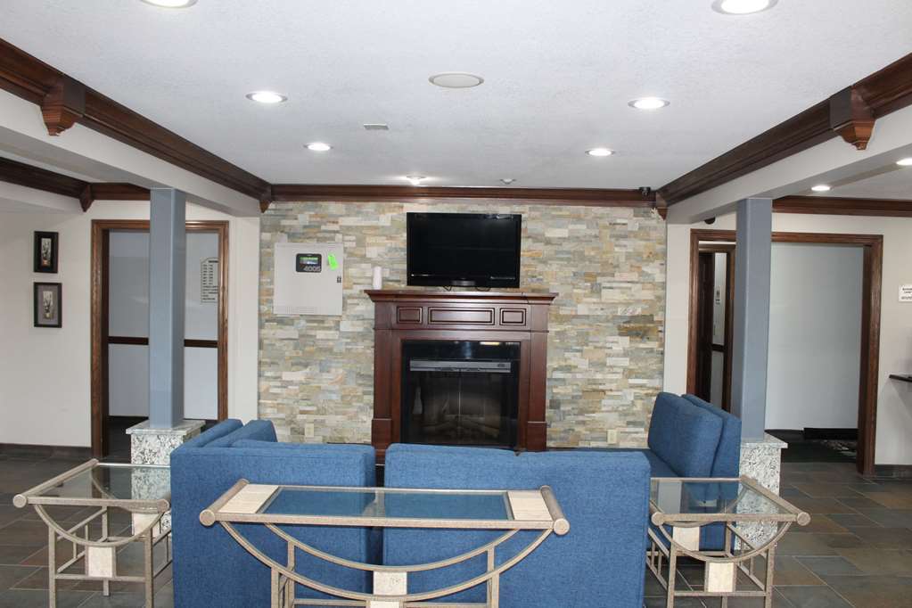 Отель Ramada By Wyndham Cedar Rapids South Интерьер фото